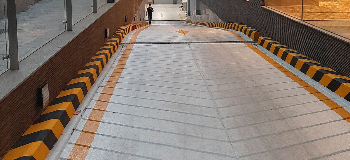 Thi Công Cắt Rãnh Ramp Dốc Tầng Hầm – Giải Pháp Chống Trượt